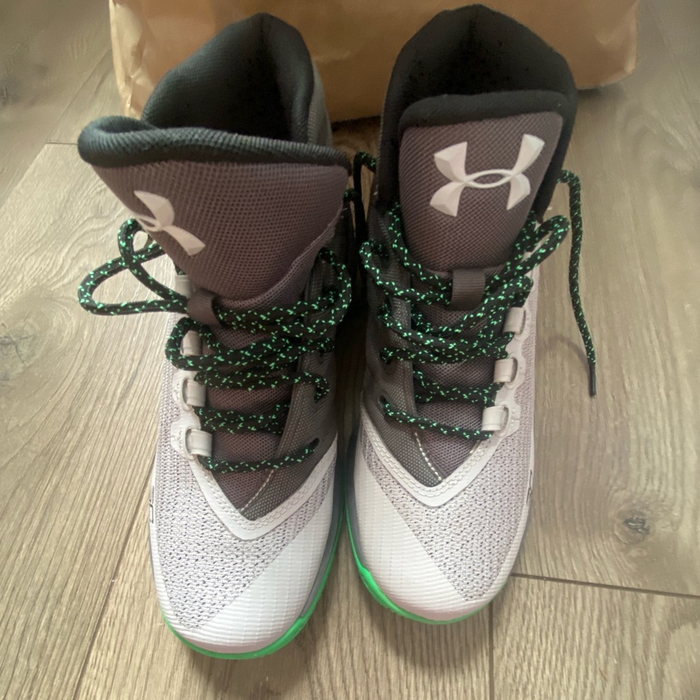 Under armour  sneakers size 6 youth